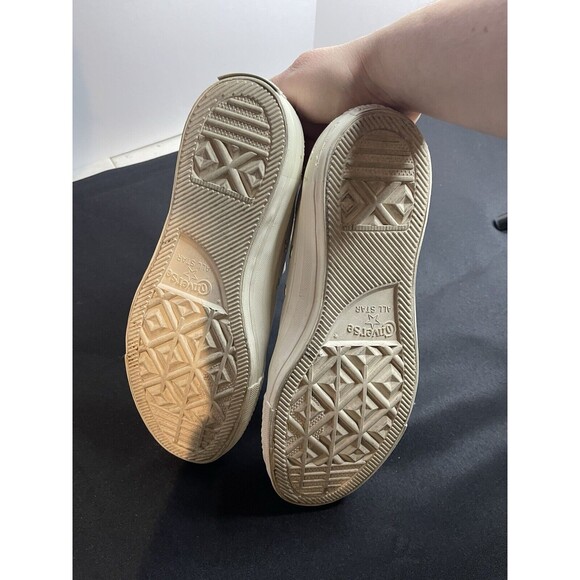 Converse White Leather Women’s 9 Low top Chuck Taylor’s - Picture 6 of 9